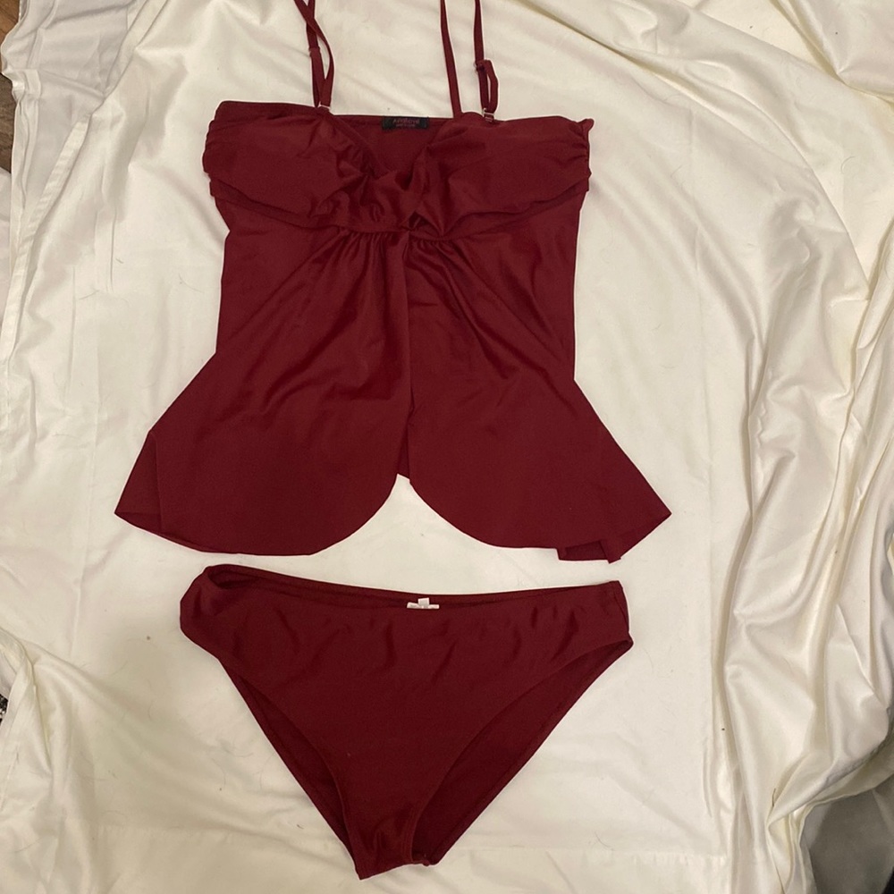 Women’s Elegant Takini- w/ bikini bottom. Wine colored- size L.